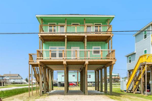 344 Thunder RD, Surfside Beach, TX 77541