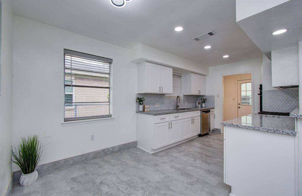 Sugar Land, TX 77498,502 Guyer ST