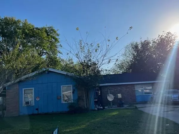 421 Ridgecrest DR, Port Lavaca, TX 77979