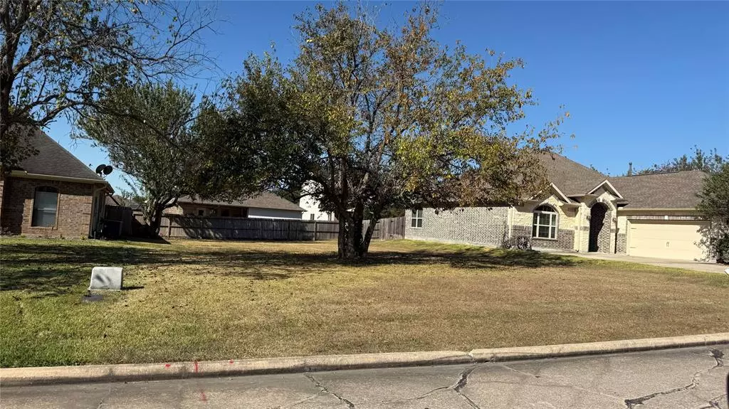 17 Bermuda CIR, Montgomery, TX 77356