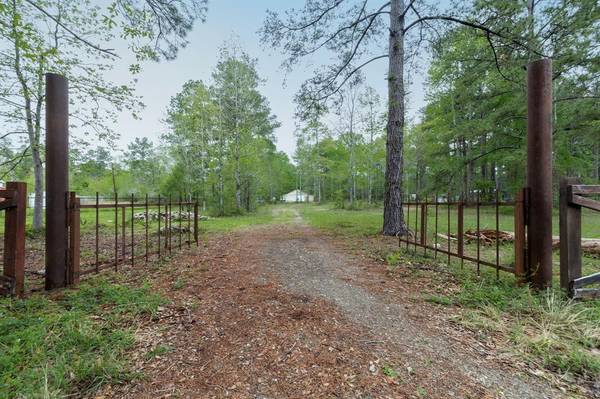 31577 Bohlssen RD, New Caney, TX 77357