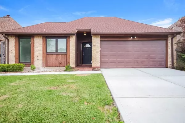 11822 Brook Meadows LN, Meadows Place, TX 77477