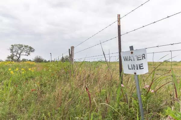 Waelder, TX 78959,02 Hunt LN