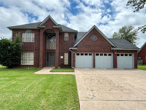 54 Peppermint CT, Lake Jackson, TX 77566