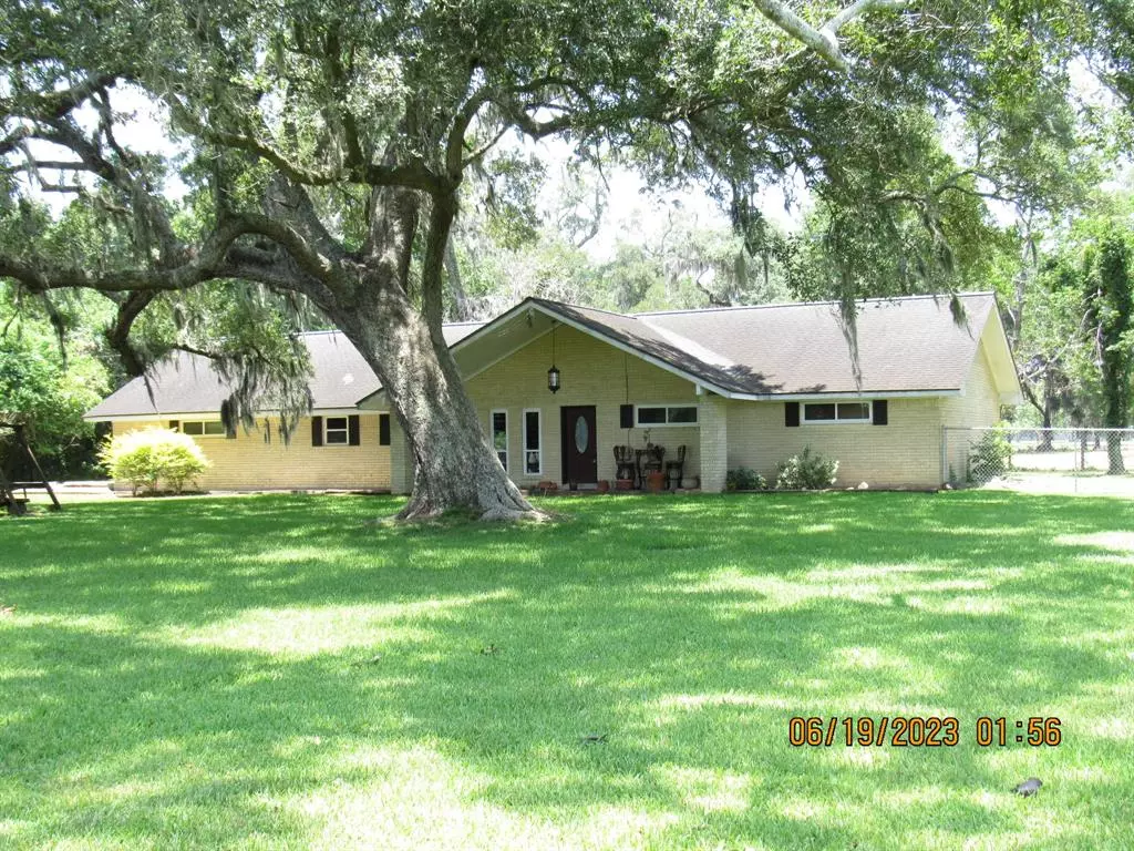 Brazoria, TX 77422,6106 County Road 353