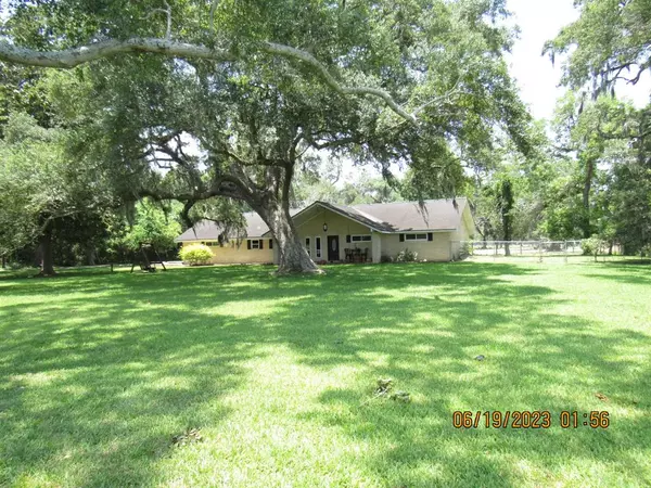 Brazoria, TX 77422,6106 County Road 353