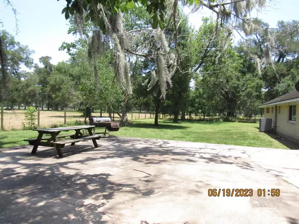 Brazoria, TX 77422,6106 County Road 353