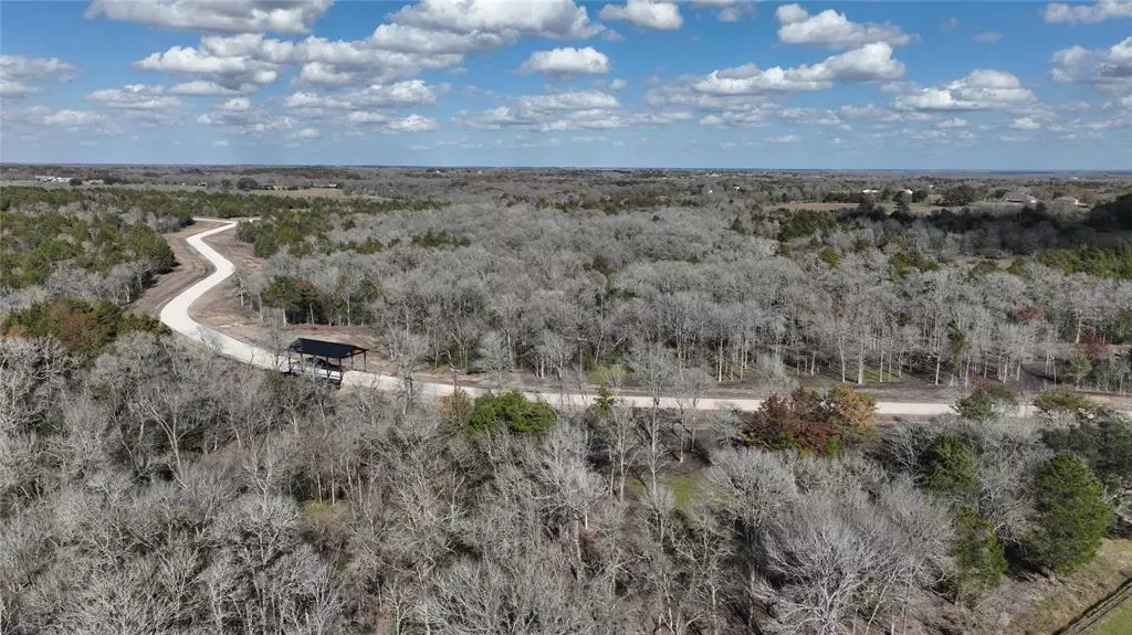 9 Timber Bridge LN, Chappell Hill, TX 77426