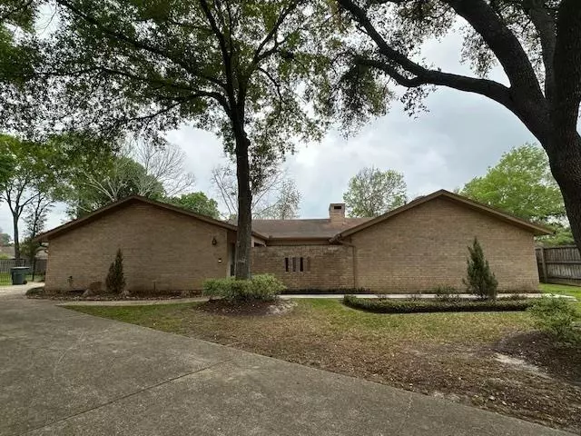 5855 Bicentennial LN, Beaumont, TX 77706