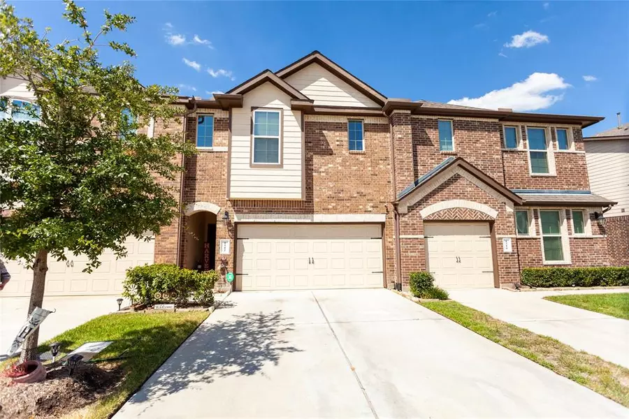 1212 Willow Plains LN, Rosenberg, TX 77471