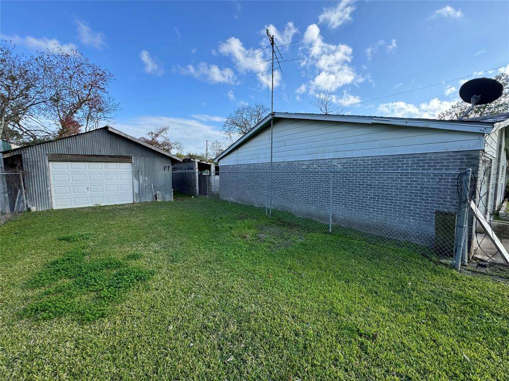 Dickinson, TX 77539,417 9th ST