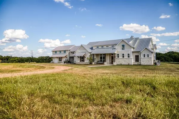 5455 Wolff RD, Round Top, TX 78954