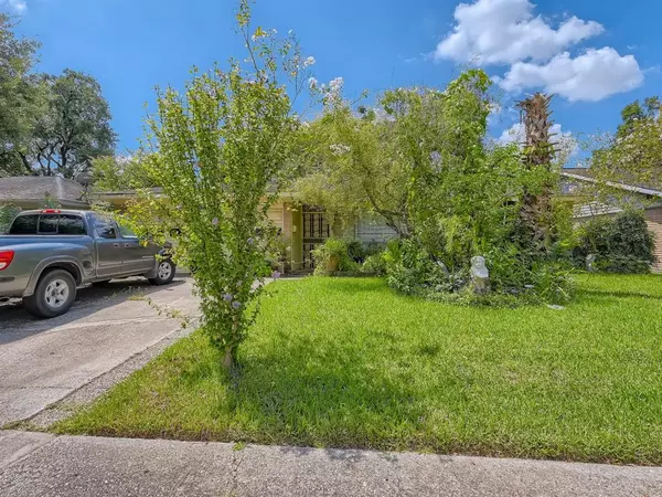 11814 S Ridgewood CIR, Houston, TX 77071