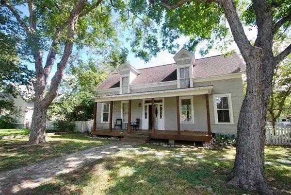 305 S Pecan,  Moulton,  TX 77975