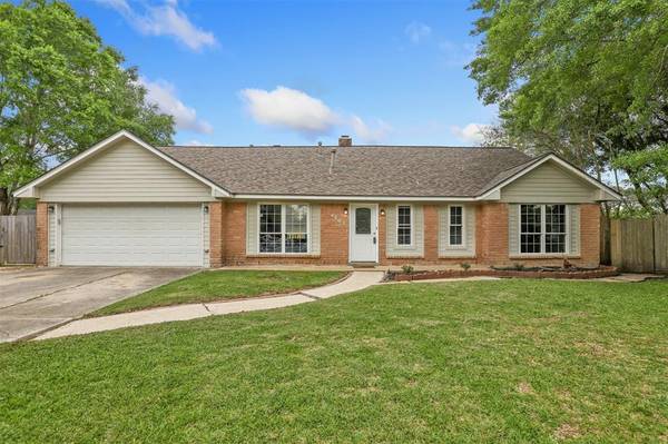 4903 Meadow CT, Dickinson, TX 77539