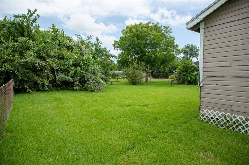 La Marque, TX 77568,123 Lake RD