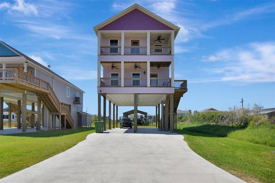 887 S O'Neal DR, Crystal Beach, TX 77650