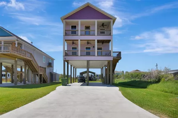 887 S O'Neal DR, Crystal Beach, TX 77650