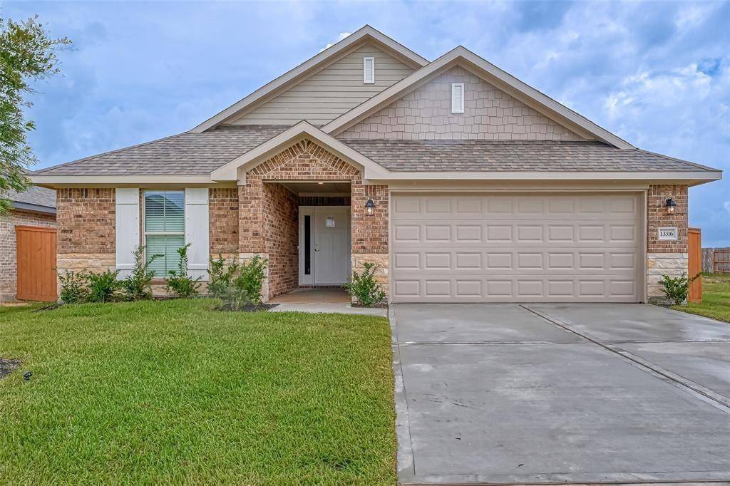 420 Bryan WAY, Angleton, TX 77515