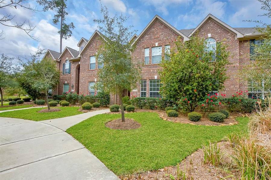 27 Umbria LN, The Woodlands, TX 77382