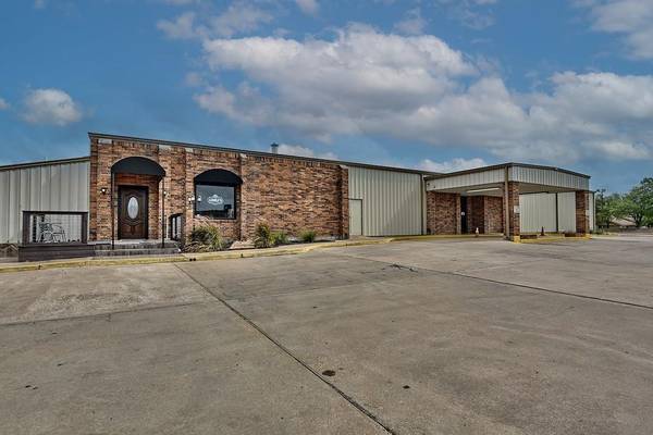 233 College ST, Schulenburg, TX 78956