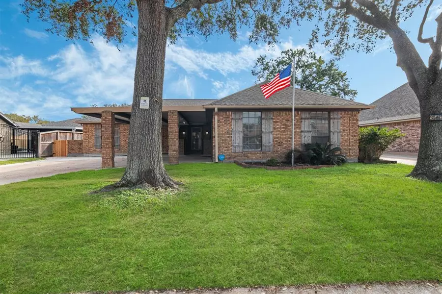 313 Yorkshire CT, Deer Park, TX 77536