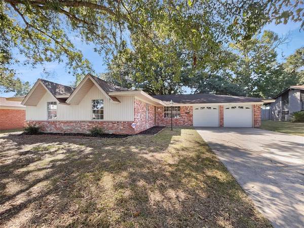 1904 Raintree ST, Baytown, TX 77520