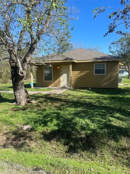 1106 E State ST, Eagle Lake, TX 77434