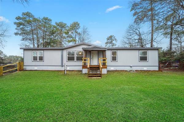 132 Deerwood ST, Onalaska, TX 77360