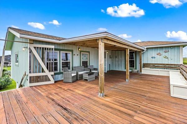 16507 John Davis RD, Jamaica Beach, TX 77554