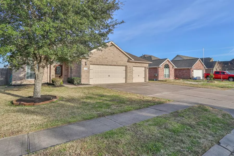 1534 Allison ST, Alvin, TX 77511