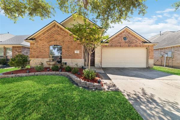 2933 Meridian Bay LN, Dickinson, TX 77539