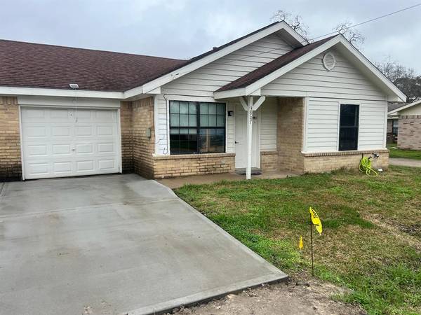 3907 Cinnamon Cove DR, Dickinson, TX 77539