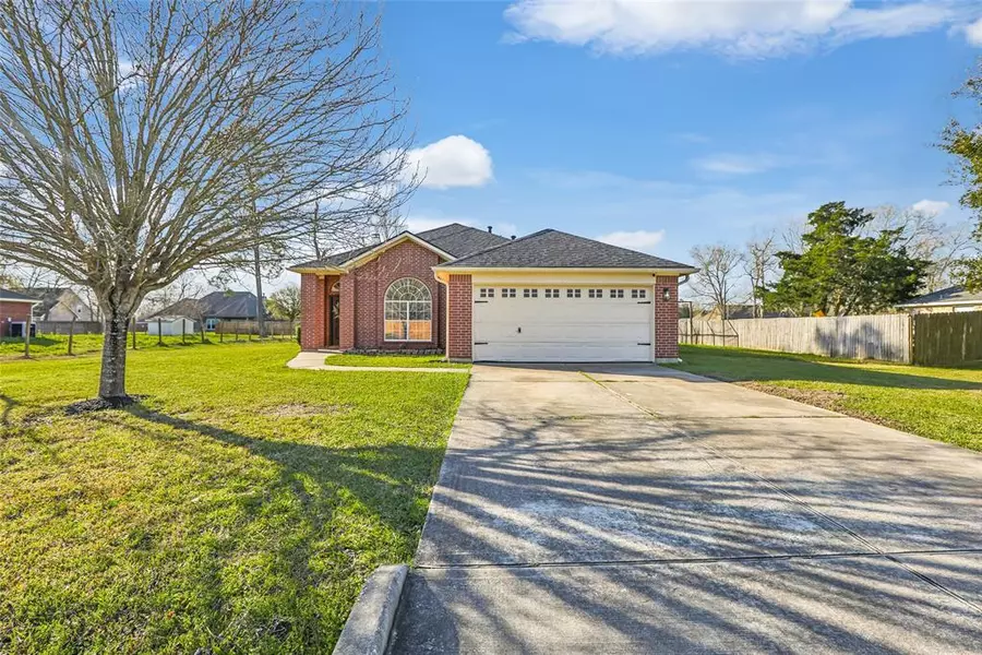 1422 Williams TRCE, Baytown, TX 77523