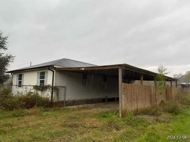 472 County Road 306, Cleveland, TX 77327