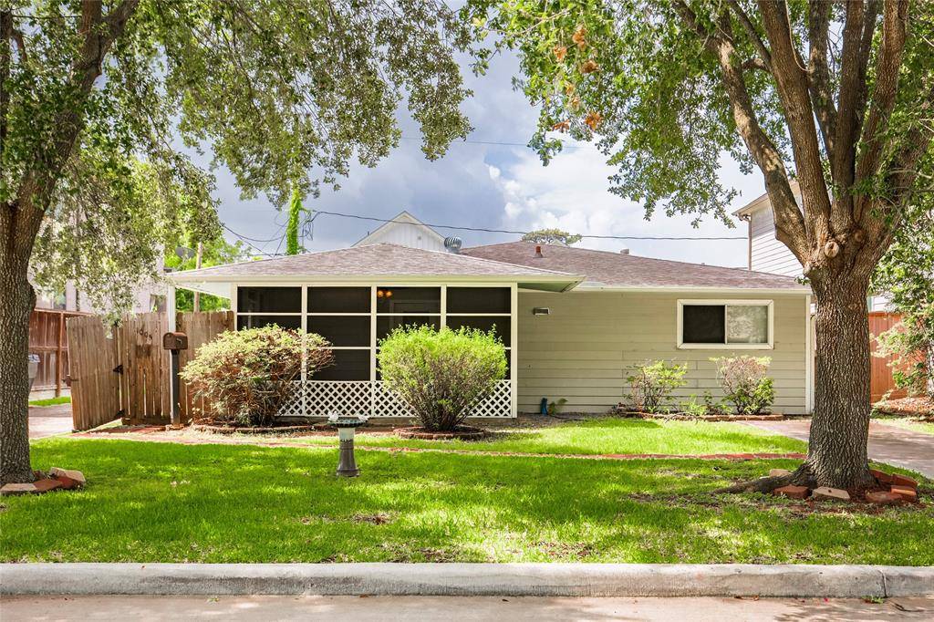 1005 Rosepoint ST, Houston, TX 77018