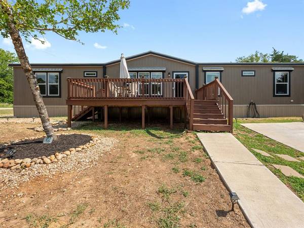 102 Chickasaw, Smithville, TX 78957