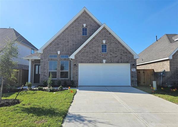 1942 Middle Pass LN,  Angleton,  TX 77515