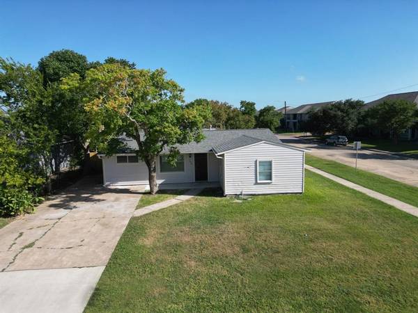 702 W 12th ST, Freeport, TX 77541