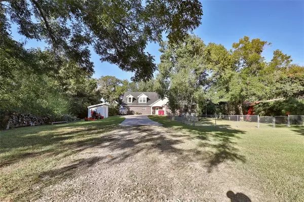 Brazoria, TX 77422,4916 County Road 819