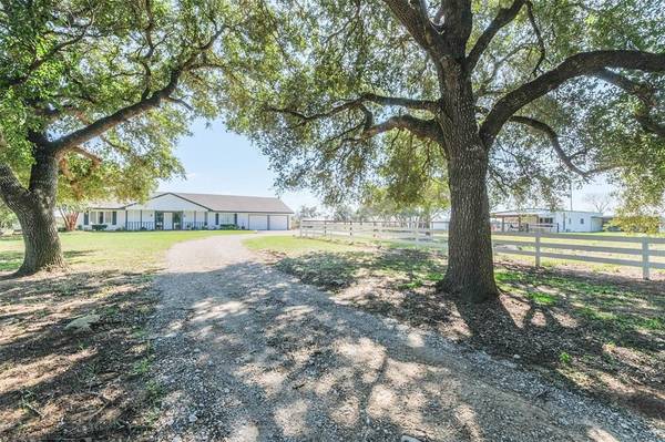 2368 Old Columbus RD N,  Sealy,  TX 77474