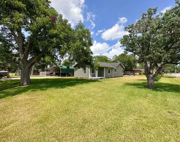 301 E Louisiana ST, Brazoria, TX 77422