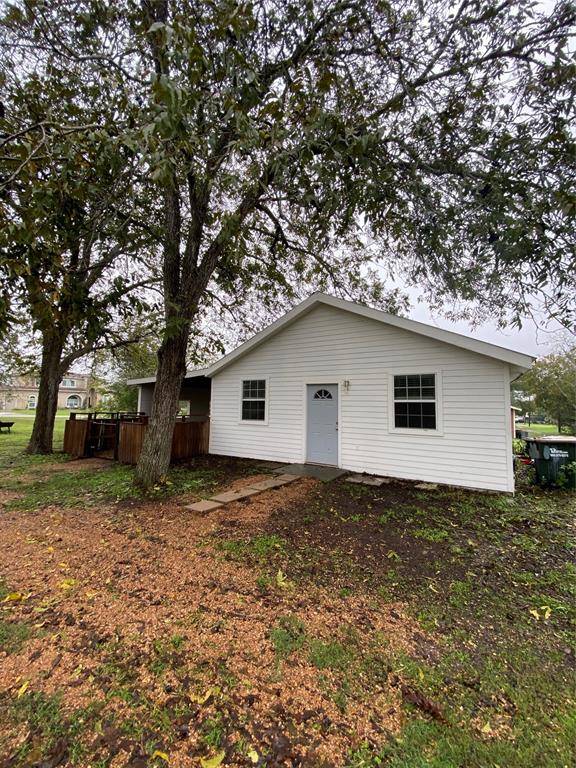 Flatonia, TX 78941,125 E 2nd ST