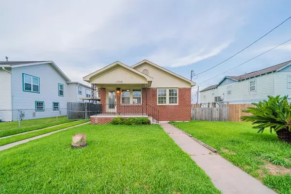 1724 Biovu DR, Galveston, TX 77551