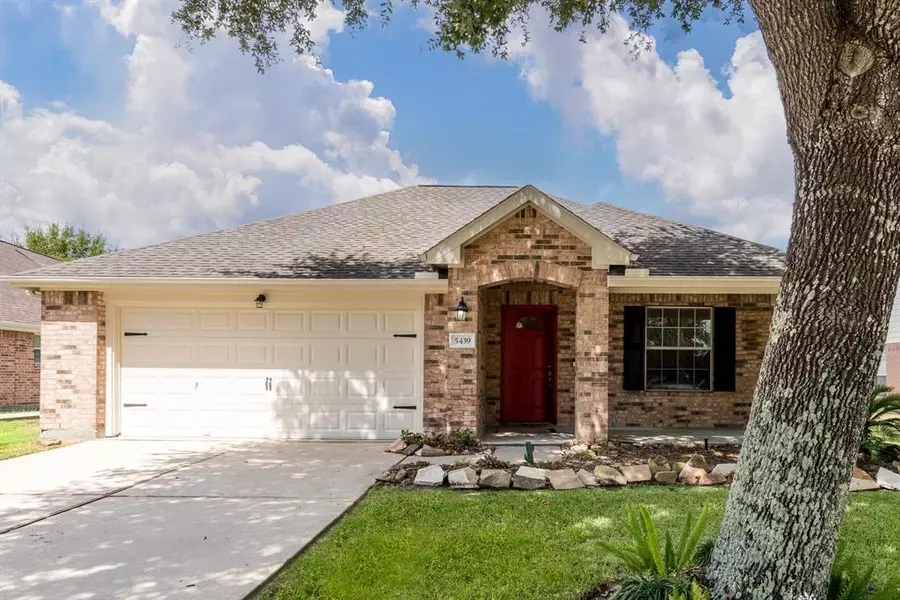 5439 Cinnamon Lake DR, Baytown, TX 77521