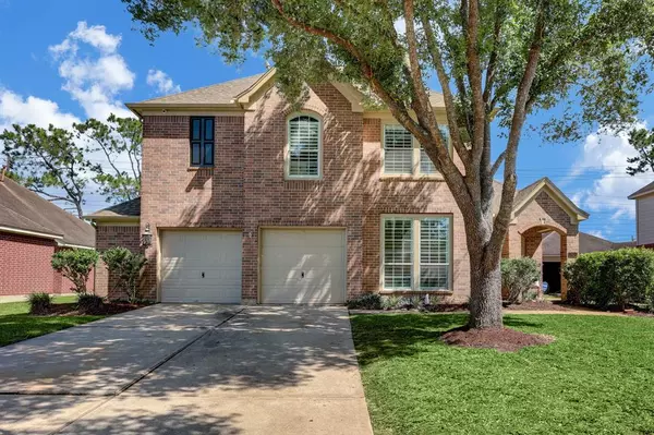 2820 Creek Bend DR, Friendswood, TX 77546