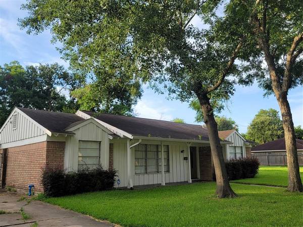 5642 Ludington DR, Houston, TX 77035