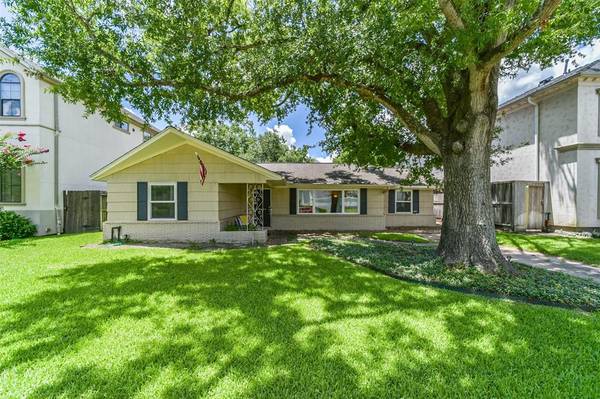 4809 Pine ST, Bellaire, TX 77401