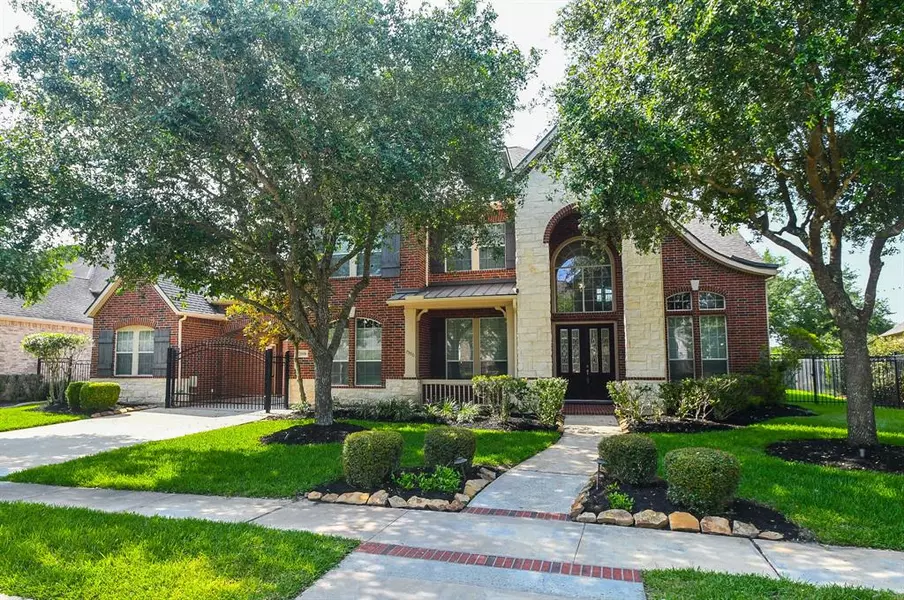 7006 Mcclellan LN, Sugar Land, TX 77479