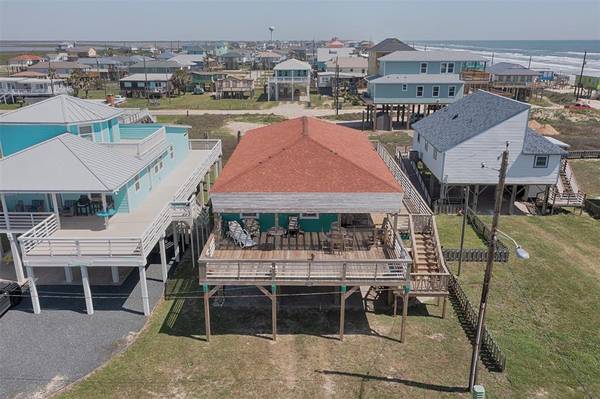 202 Sand Dune CT, Surfside Beach, TX 77541